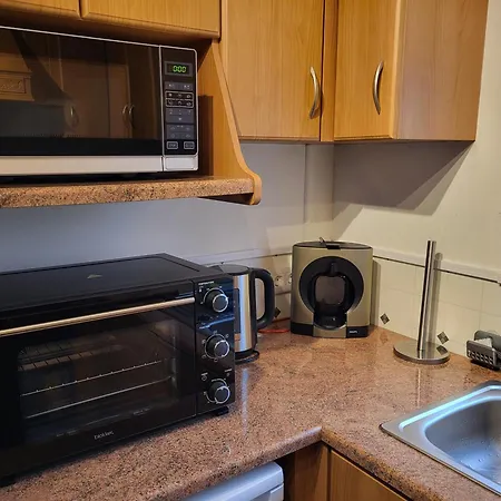 Gezellig Op De Veluwe Met Omheinde Tuin בקתה