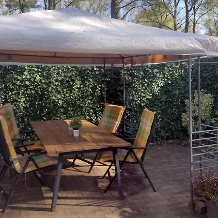 Gezellig Op De Veluwe Met Omheinde Tuin הונדרלו