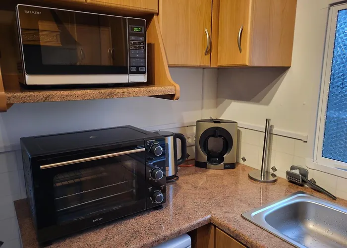 Gezellig Op De Veluwe Met Omheinde Tuin בקתה