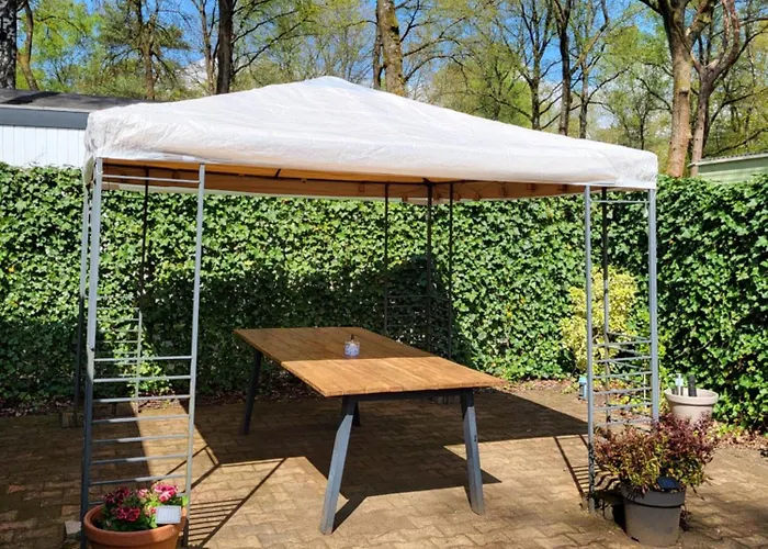 Gezellig Op De Veluwe Met Omheinde Tuin בקתה *